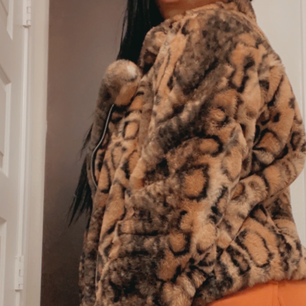 Forever 21 gently worn beautiful faux leopard fur